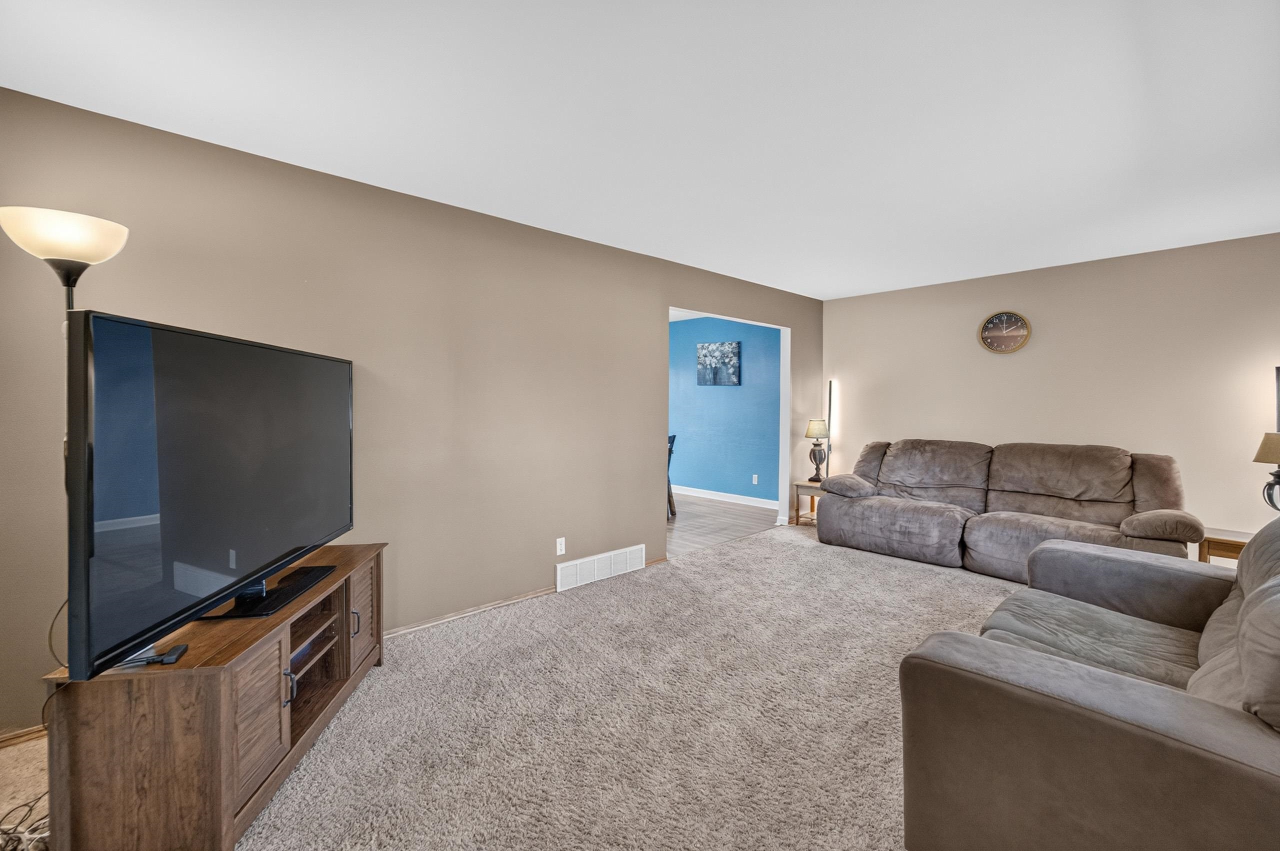 2206 Aspen Road Madison, WI 53711 - Photo 5 of 48
