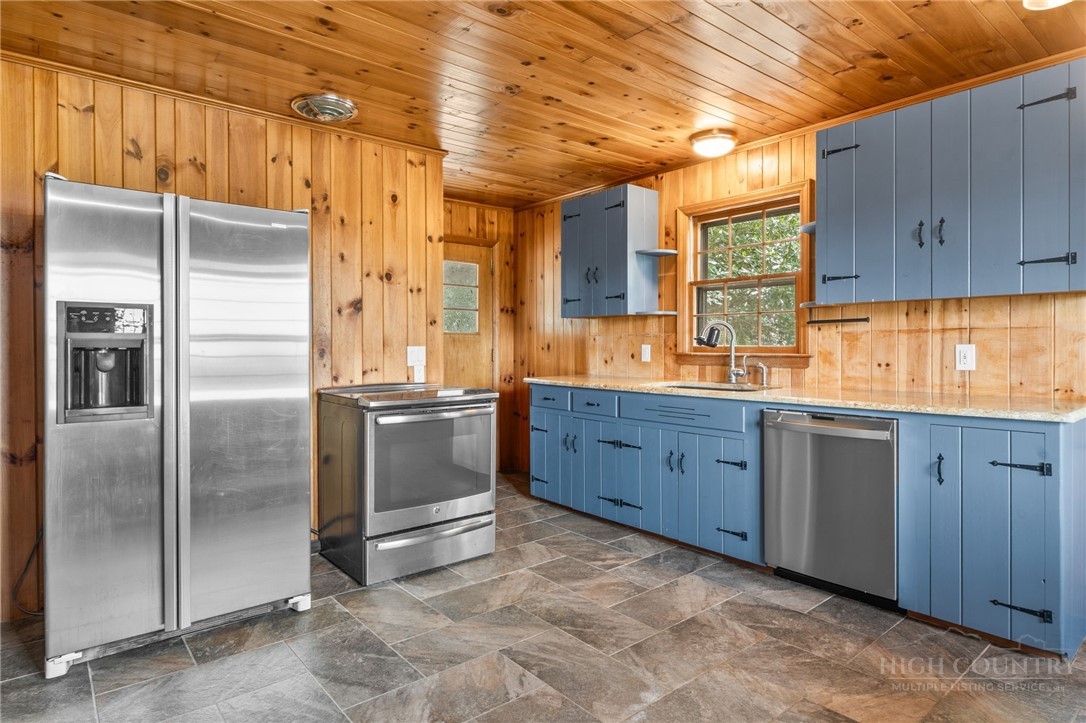 656 Goforth Road Blowing Rock, NC 28605 - Photo 20 of 36 a kitchen with stainless steel appliances granite countertop a refrigerator a sink and dishwasher