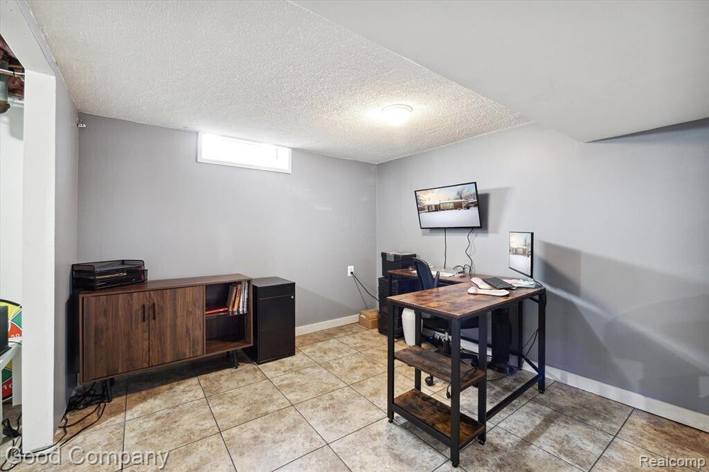 2410 Middlefield Road Trenton, MI 48183 - Photo 44 of 44 28 - Lower Level Office