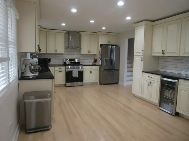 $449,900 | 6711 West Shiawassie Drive, Palos Heights, IL 60463