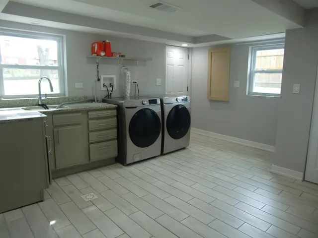 $449,900 | 6711 West Shiawassie Drive, Palos Heights, IL 60463