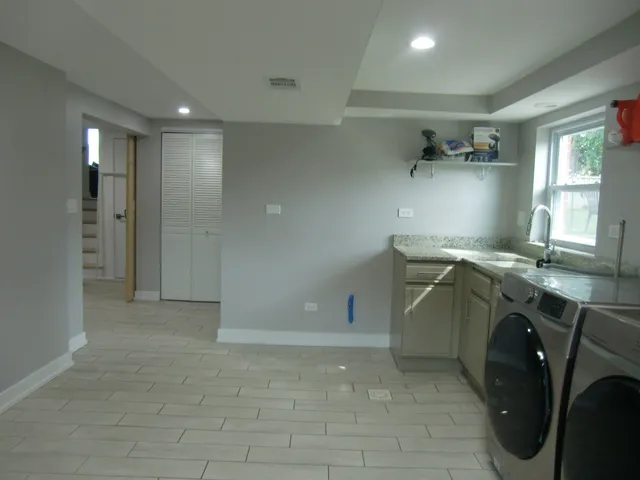 $449,900 | 6711 West Shiawassie Drive, Palos Heights, IL 60463