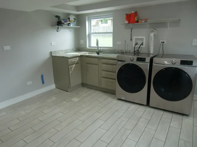 $449,900 | 6711 West Shiawassie Drive, Palos Heights, IL 60463