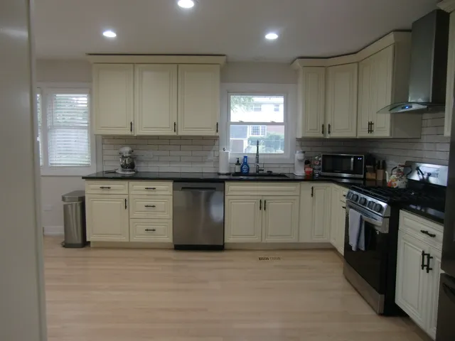 $449,900 | 6711 West Shiawassie Drive, Palos Heights, IL 60463