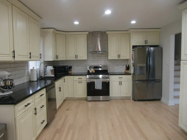 $449,900 | 6711 West Shiawassie Drive, Palos Heights, IL 60463