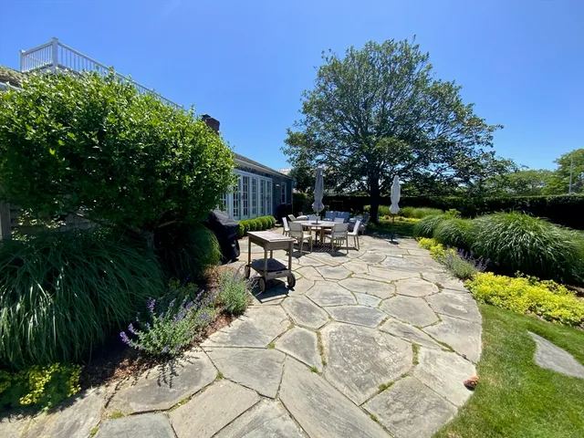 a view of backyard with patio and garden