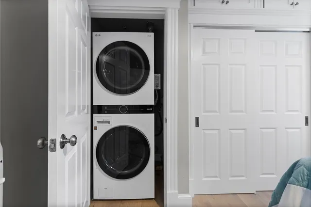 a close up view of a washer and dryer
