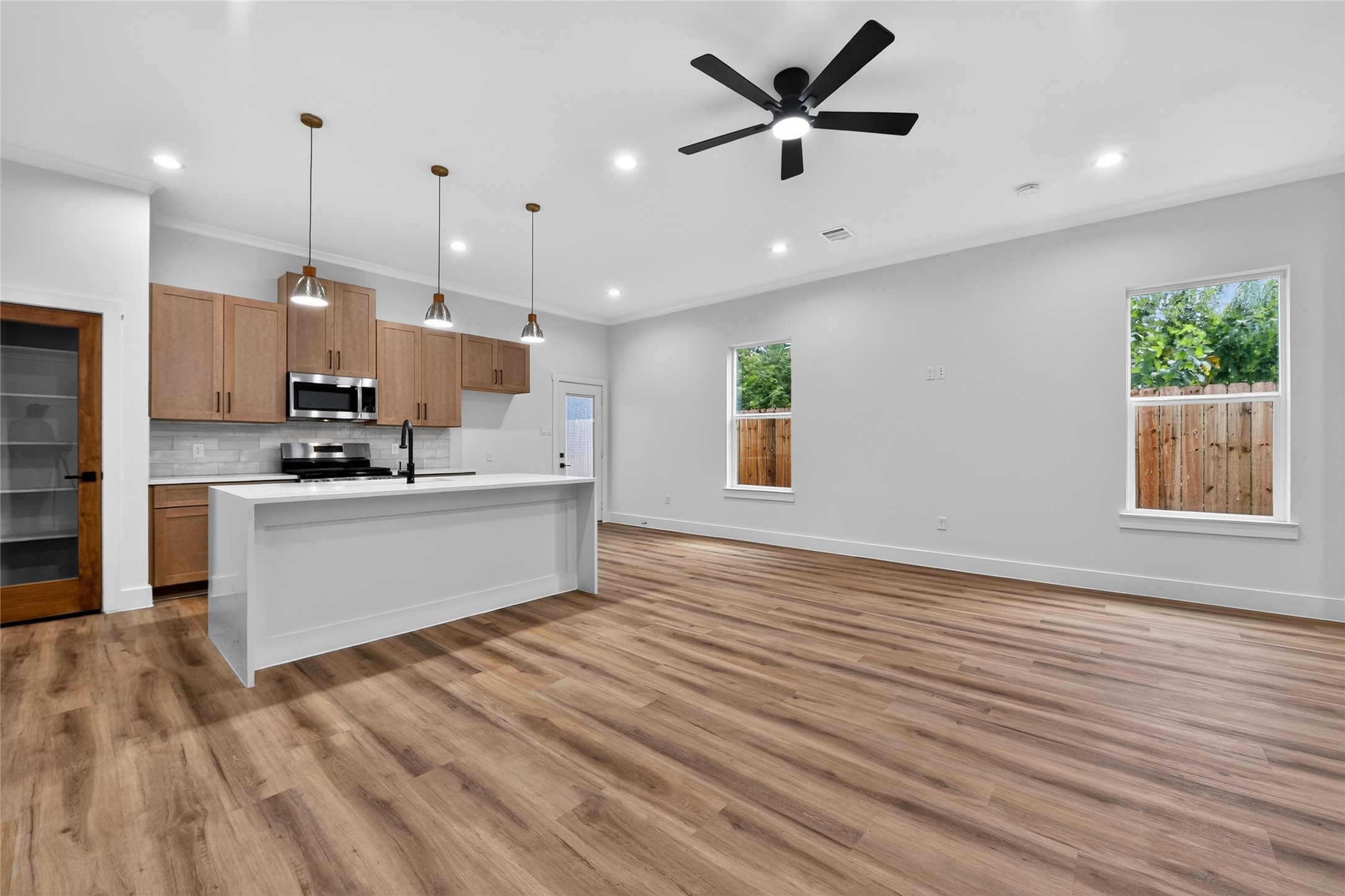 3537 Amos Street Houston, TX 77021 - Photo 4 of 32 Clean, modern, and carpet-free throughout—the home is designed for easy everyday living and entertaining.