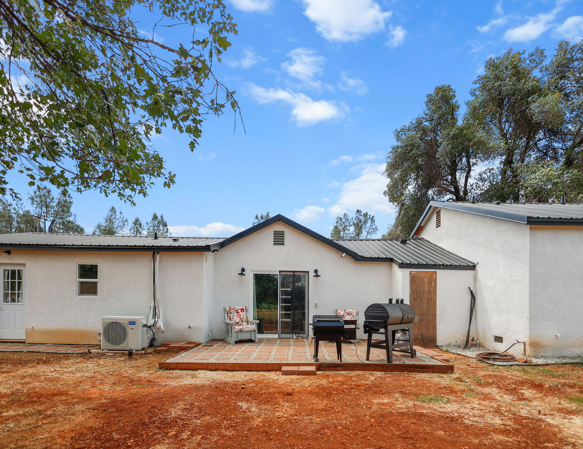 7128 Happy Valley Road Anderson, CA 96007 - Photo 36 of 48 Space to Entertain