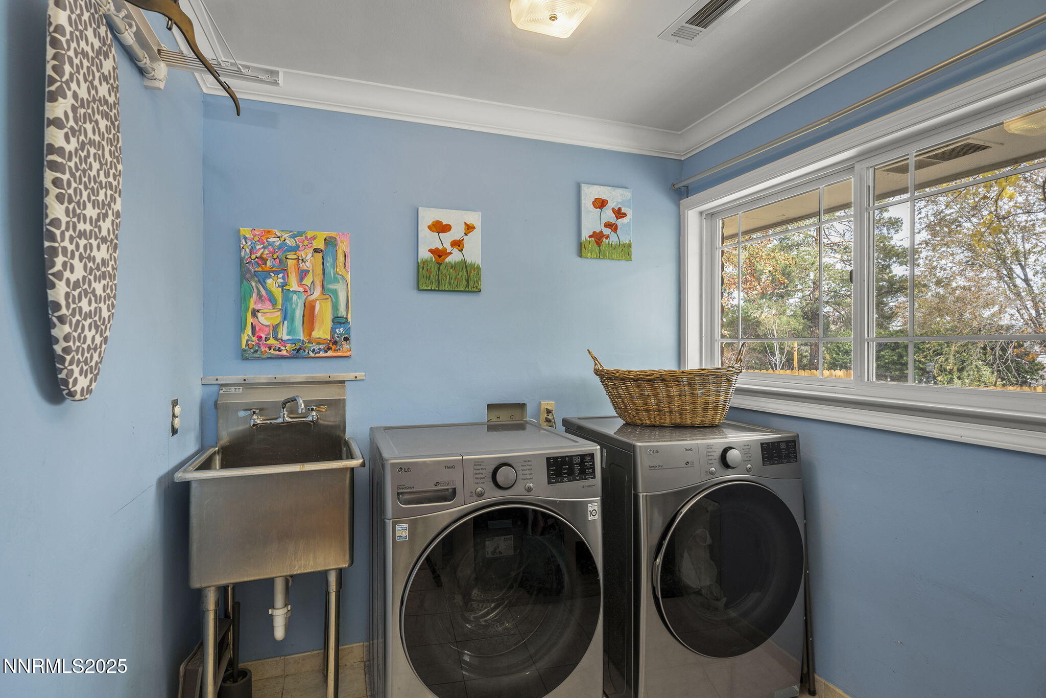 2260 Sunrise Drive Reno, NV 89509 - Photo 14 of 44 a room with a window and a washer dryer