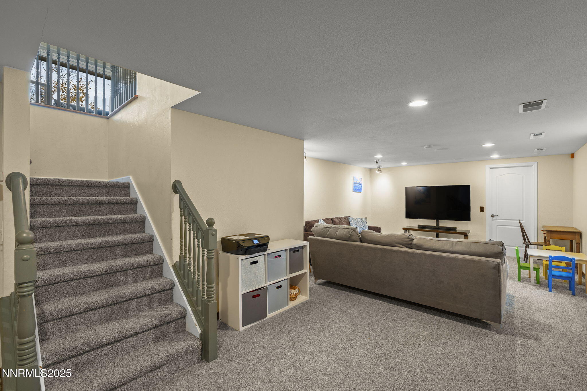 2260 Sunrise Drive Reno, NV 89509 - Photo 26 of 44 a living room with furniture and a flat screen tv