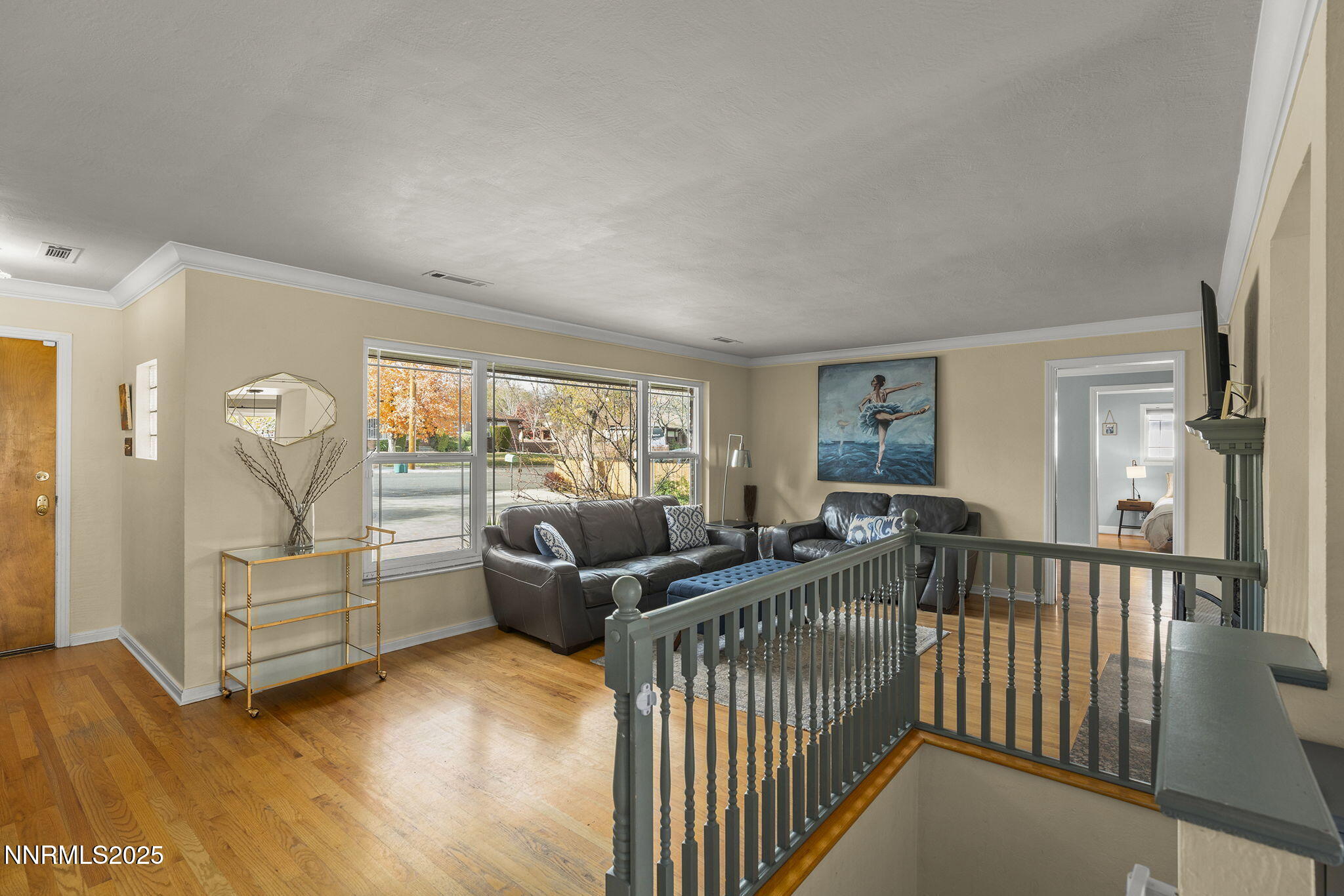 2260 Sunrise Drive Reno, NV 89509 - Photo 5 of 44 a living room with furniture and a flat screen tv