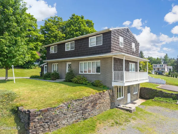 $575,000 | 2 Sunset Road, North Greenbush, NY 12144