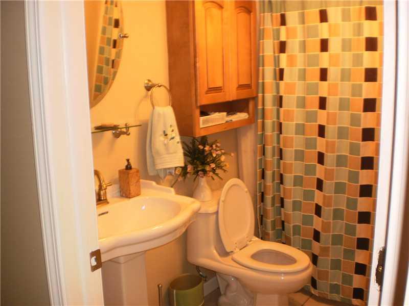 296 Johnetta Road Vandergrift, PA 15690 - Photo 15 of 25 Full Bath.