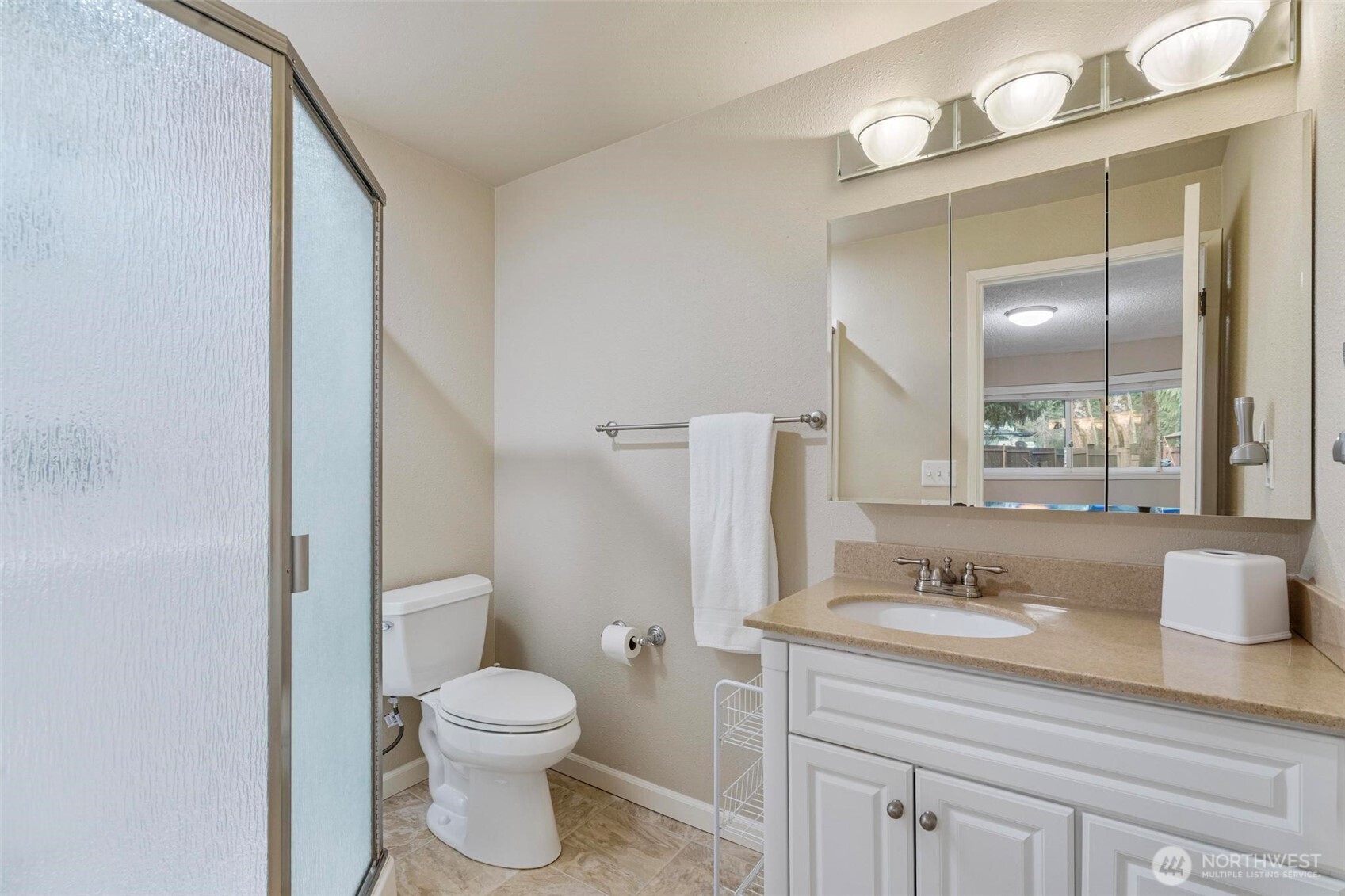 185 Brook Drive Chehalis, WA 98532 - Photo 23 of 40 a bathroom with a toilet sink and mirror