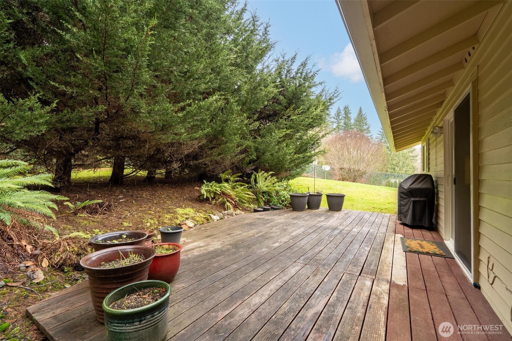 185 Brook Drive Chehalis, WA 98532 - Photo 31 of 40 a view of a chairs and table on the wooden floor
