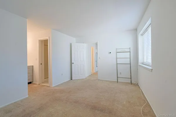 $2,300 | 25 Pierces Road, Unit 22, Newburgh, NY 12550