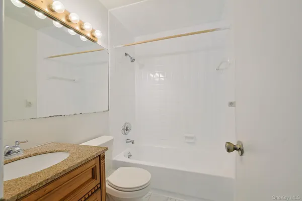 $2,300 | 25 Pierces Road, Unit 22, Newburgh, NY 12550