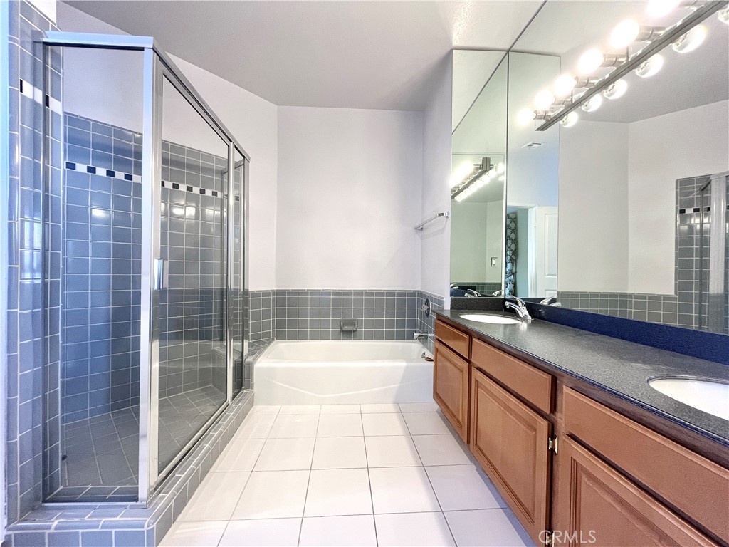 609 Fairview Avenue, Unit 2 Arcadia, CA 91007 - Photo 9 of 20 a bathroom with a bathtub and double sink