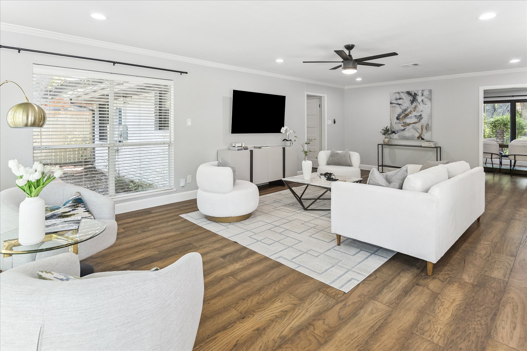 5414 Sanford Road Houston, TX 77096 - Photo 12 of 32 You’ll never lack space for sitting areas in this generously proportioned home.