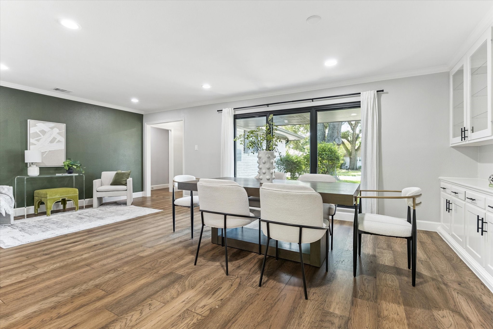 5414 Sanford Road Houston, TX 77096 - Photo 6 of 32 Located directly off the entry, this is the perfect setting to welcome guests and make memories while admiring the front yard’s lovely landscaping.