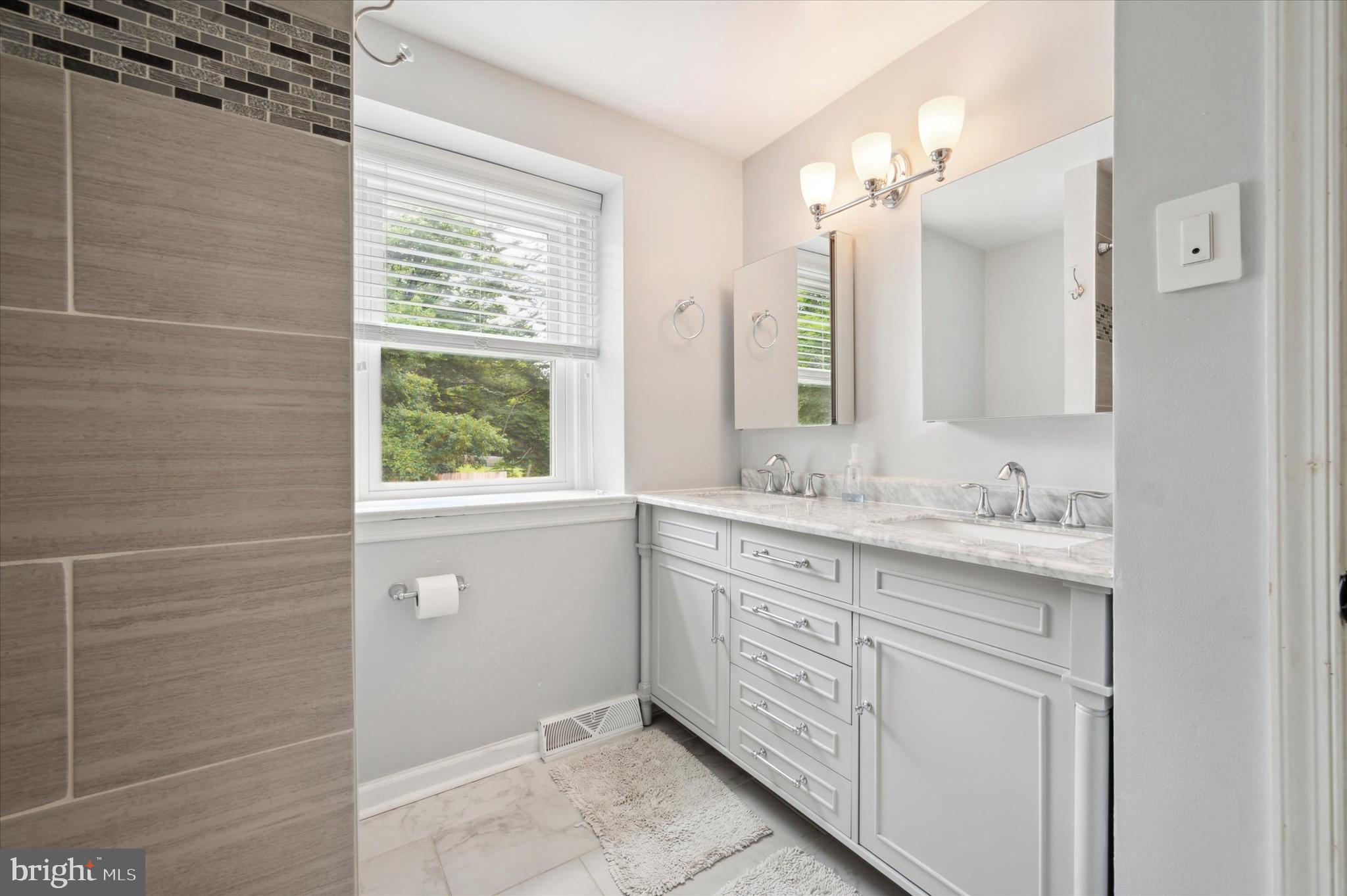 333 South Radnor Chester Road Villanova, PA 19085 - Photo 26 of 36 2nd floor hall bath