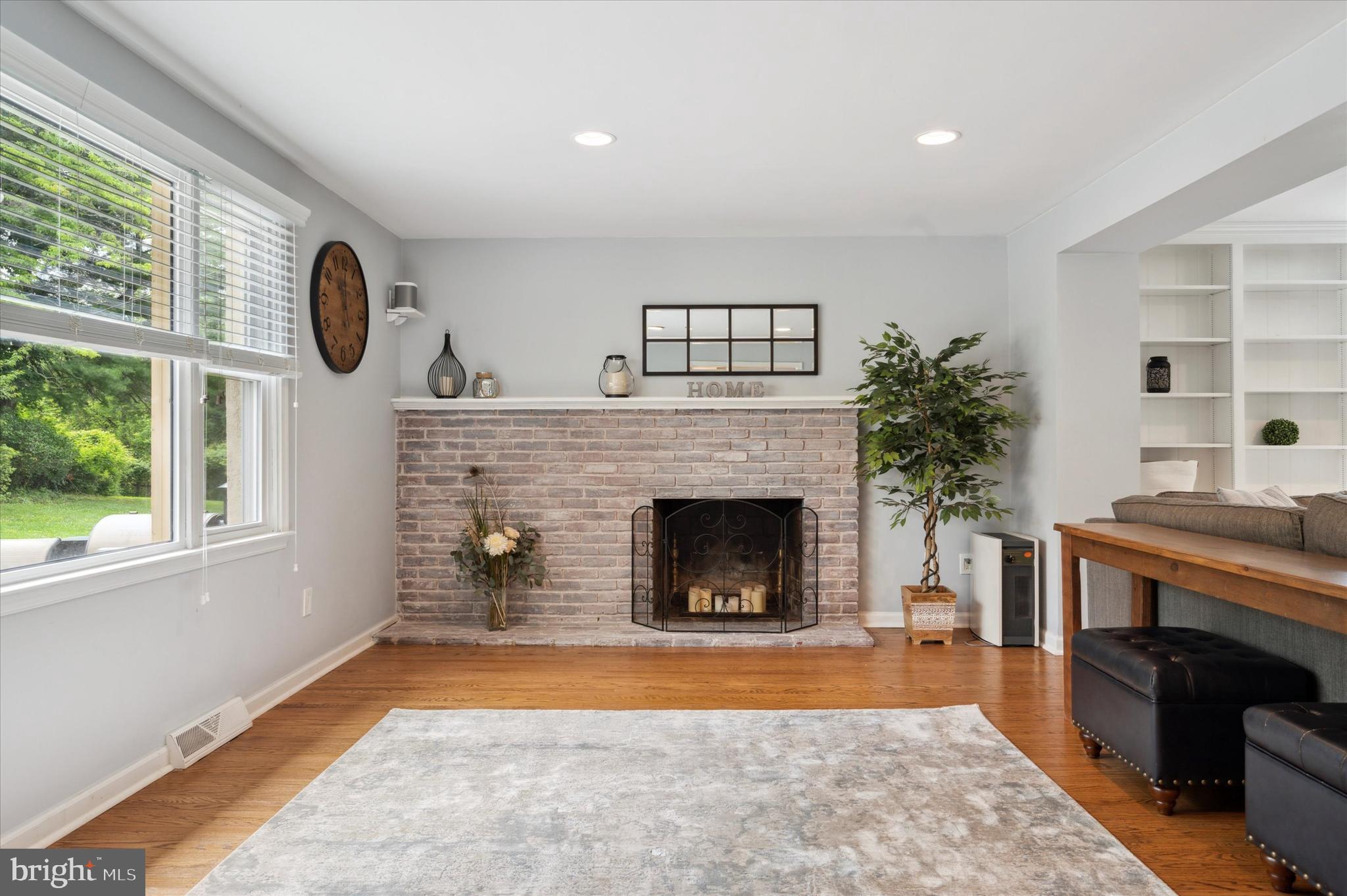 333 South Radnor Chester Road Villanova, PA 19085 - Photo 9 of 36 Living Room