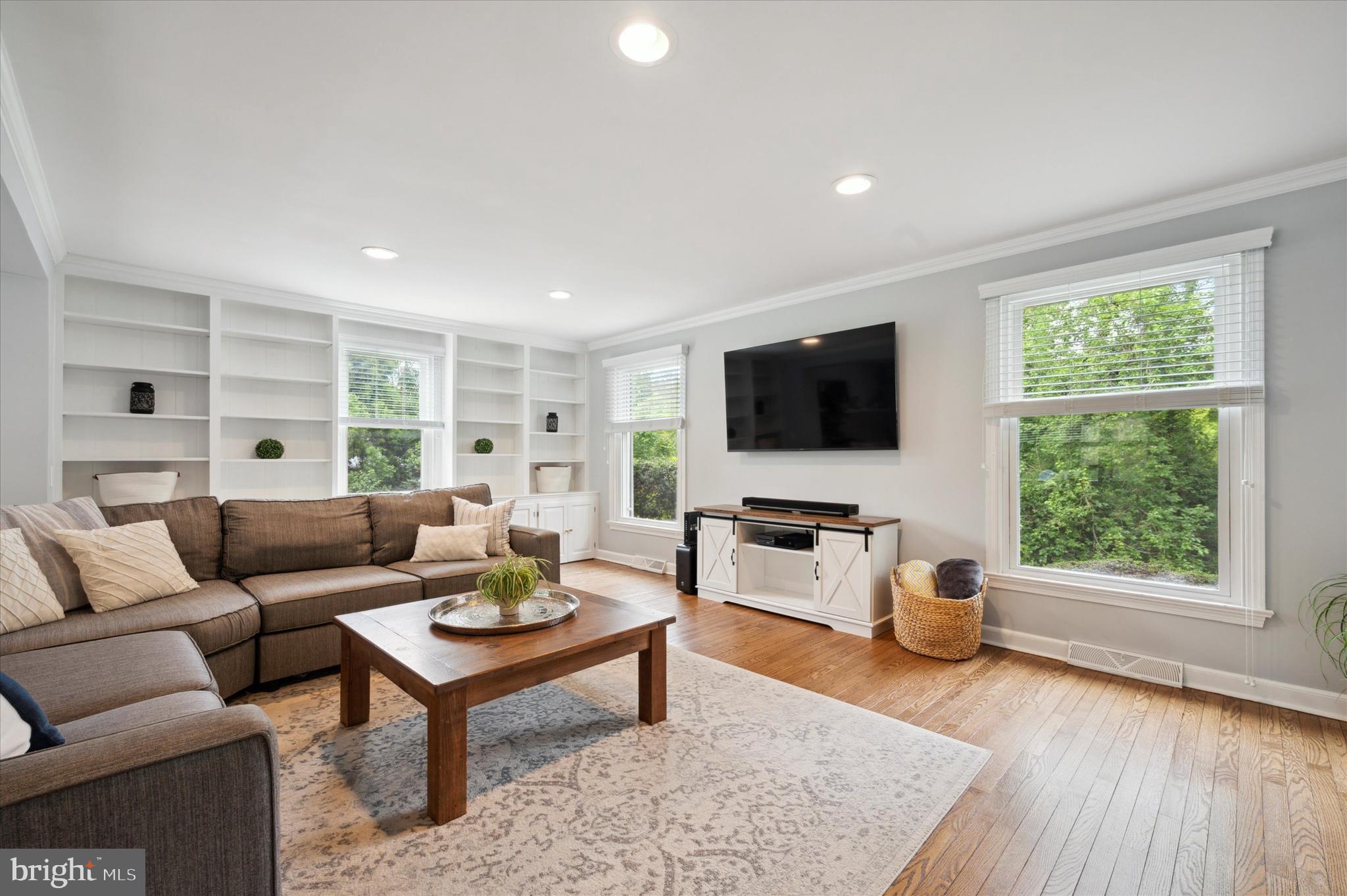 333 South Radnor Chester Road Villanova, PA 19085 - Photo 10 of 36 Living Room