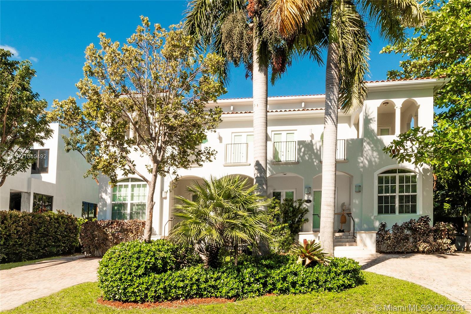 292 Fernwood Road Key Biscayne, FL 33149 - Photo 2 of 36