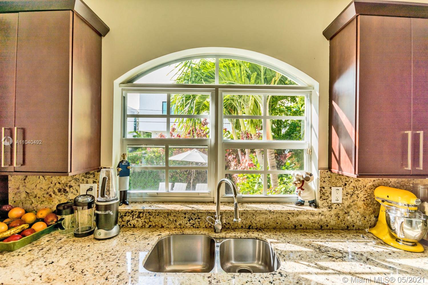 292 Fernwood Road Key Biscayne, FL 33149 - Photo 14 of 36