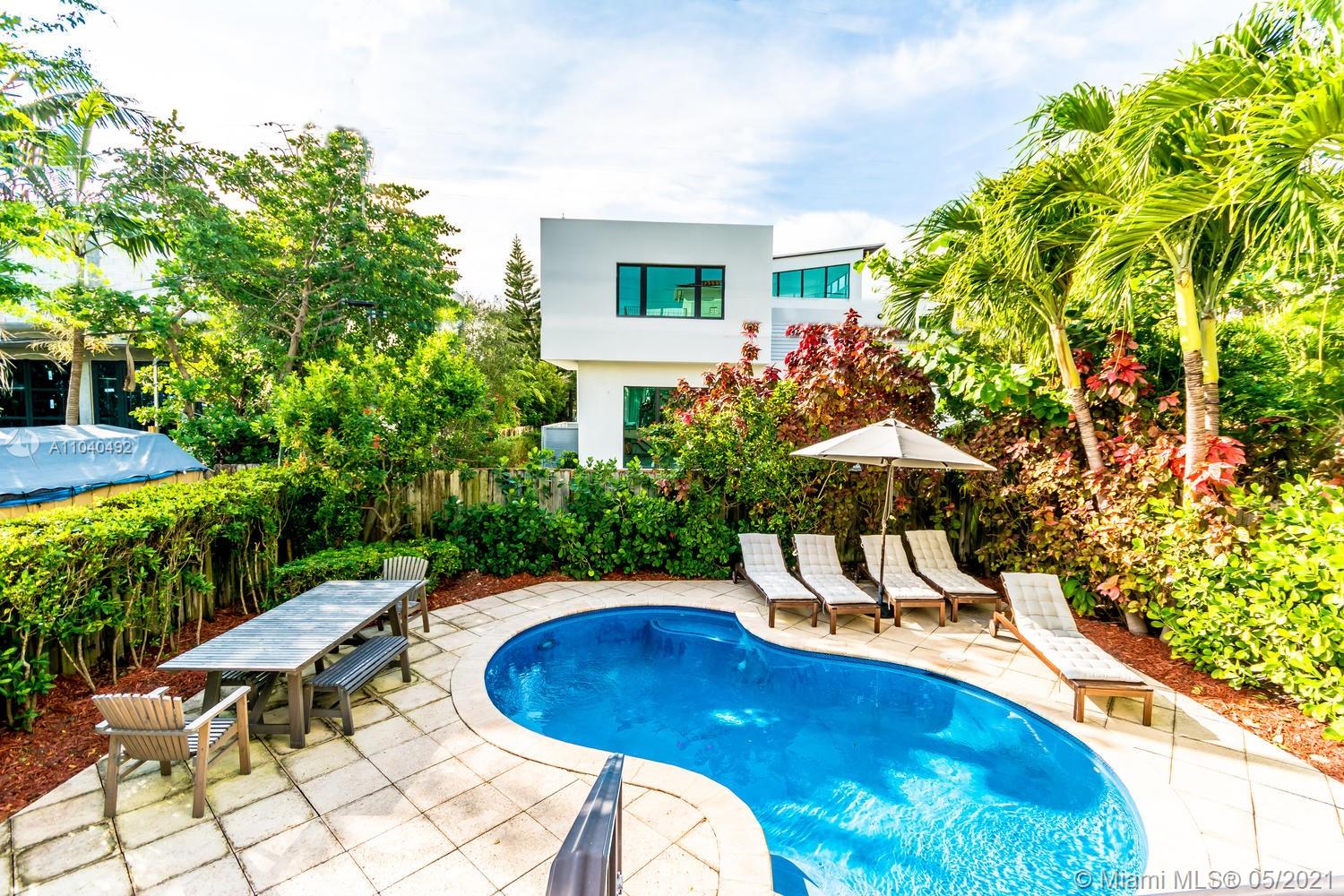 292 Fernwood Road Key Biscayne, FL 33149 - Photo 16 of 36