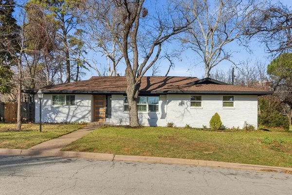 $2,700 | 1509 University Drive, Arlington, TX 76013