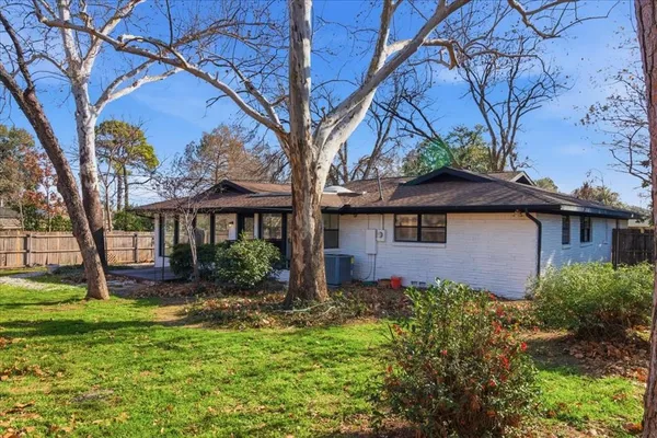 $2,700 | 1509 University Drive, Arlington, TX 76013