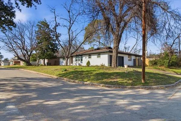 $2,700 | 1509 University Drive, Arlington, TX 76013