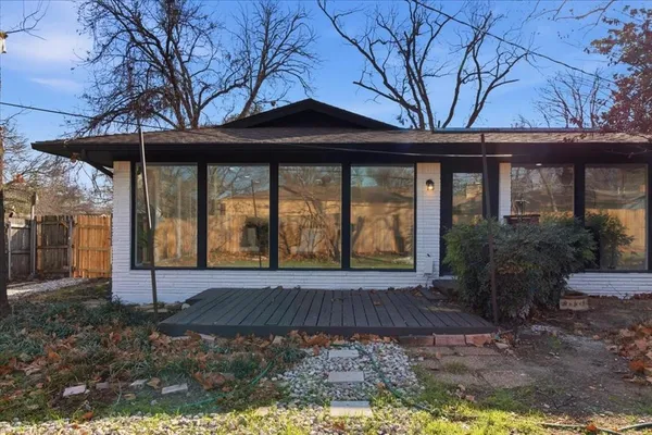 $2,700 | 1509 University Drive, Arlington, TX 76013