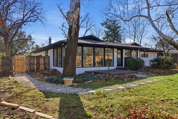 $2,700 | 1509 University Drive, Arlington, TX 76013