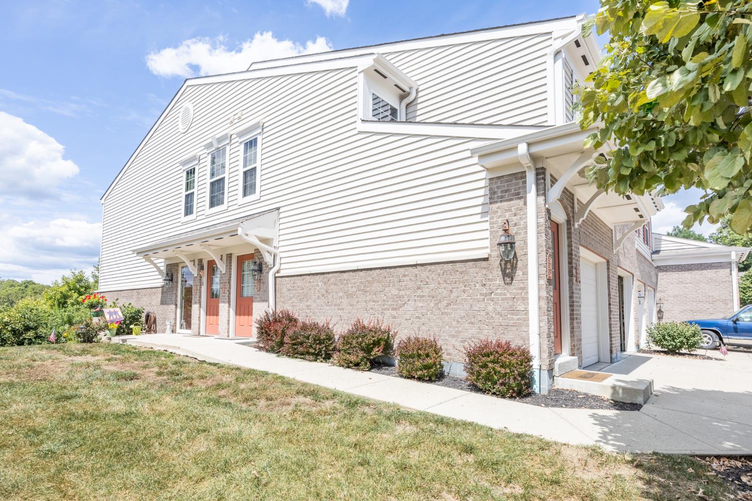 302 Sunset View Lawrenceburg, IN 47025 - Photo 2 of 32