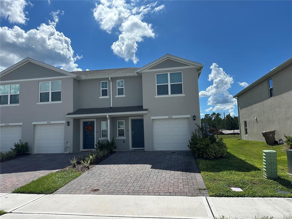 2914 Hudson Hammock Way St. Cloud, FL 34773 - Photo 4 of 30 a front view of a house with garden