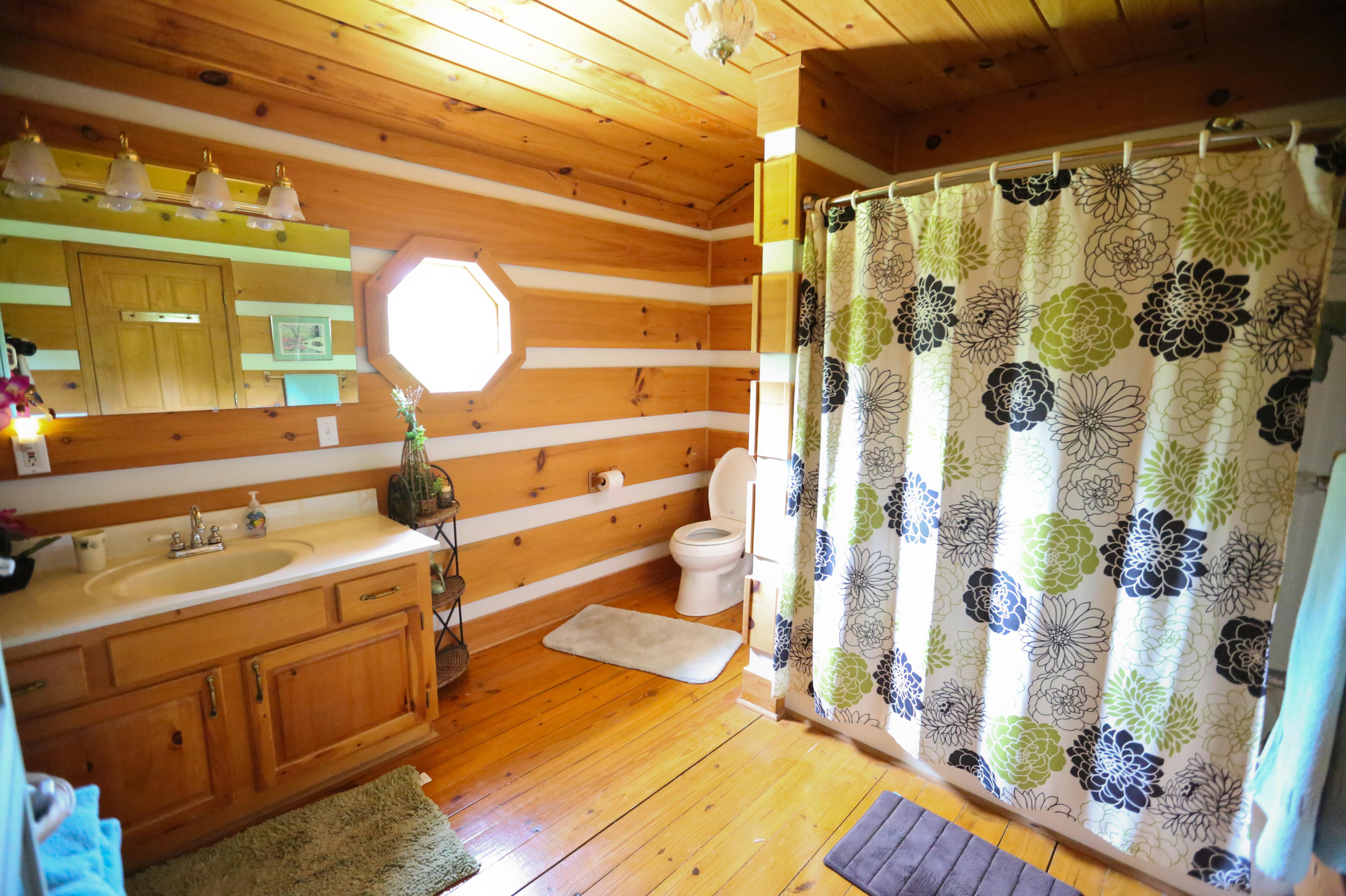 3679 Fox Ridge Road Louisville, TN 37777 - Photo 30 of 40 Upstairs Full Bath
