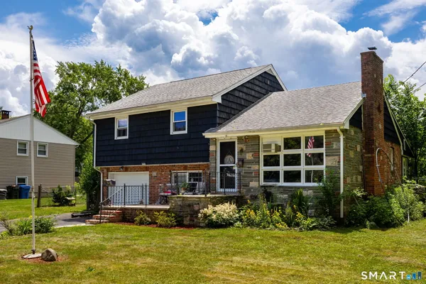 $299,900 | 31 Ford Avenue, Norwich, CT 06360