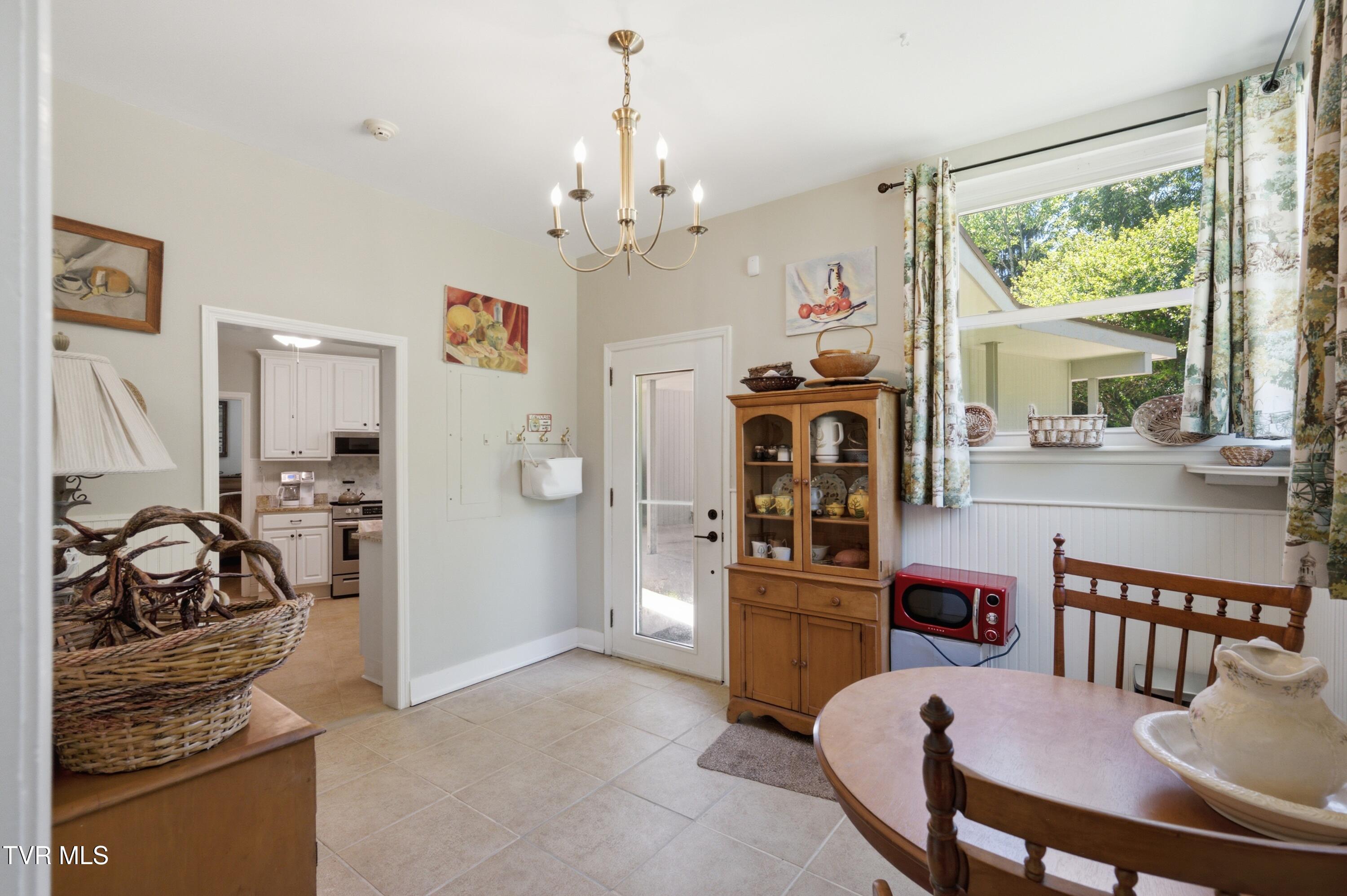 545 Green Hill Road Bristol, VA 24201 - Photo 24 of 60 DSC_0601