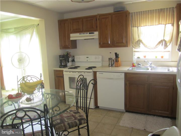 37 Hampshire Road Sicklerville, NJ 08081 - Photo 4 of 7 Kitchen