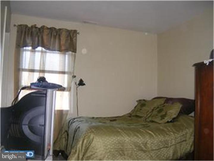 37 Hampshire Road Sicklerville, NJ 08081 - Photo 6 of 7 Master Bedroom