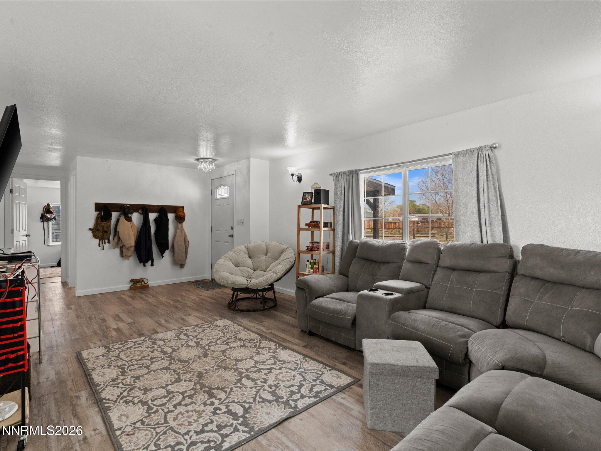 3320 Della Circle Fallon, NV 89406 - Photo 10 of 31 a living room with furniture and a flat screen tv