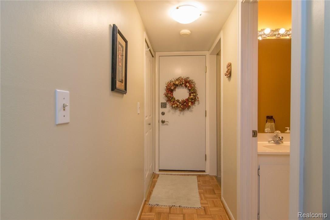 1345 Autumn Lane Rochester, MI 48306 - Photo 13 of 41 DSC_0230.jpg