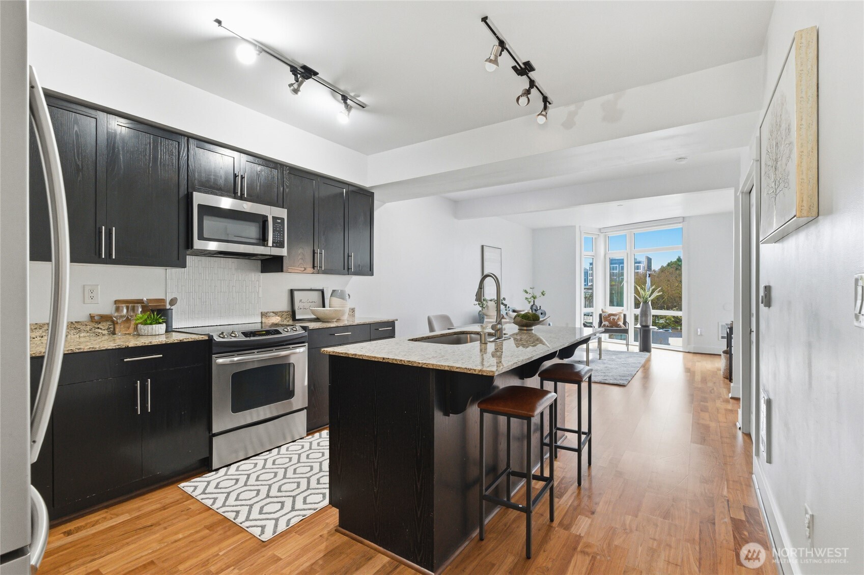 699 John Street, Unit 319 Seattle, WA 98109 - Photo 4 of 39