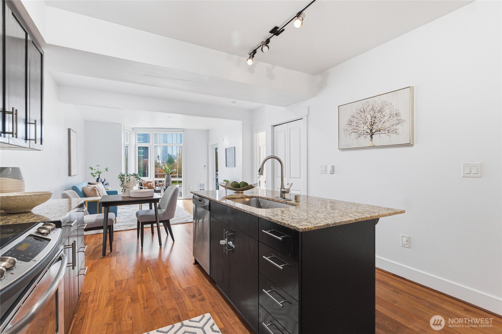 699 John Street, Unit 319 Seattle, WA 98109 - Photo 7 of 39