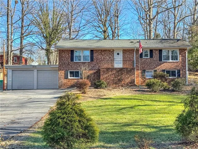 $325,000 | 509 Valleybrook Drive, Jamestown, NC 27282