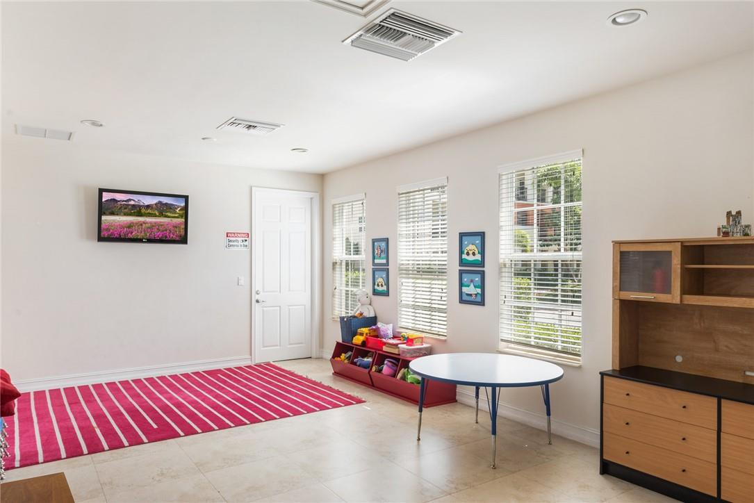 710 Southwest 1st Way Pompano Beach, FL 33060 - Photo 4 of 38 a living room with furniture