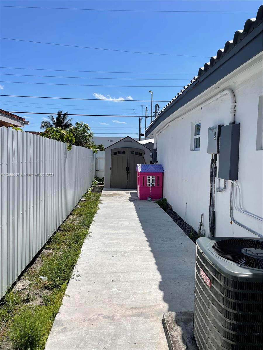 685 East 9th Lane Hialeah, FL 33010 - Photo 32 of 47